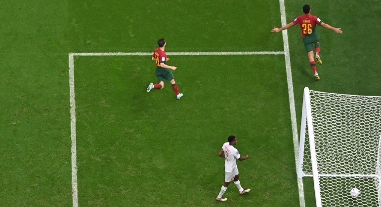 Demissões e goleadas expõem fragilidade de seleções na reta final na Copa