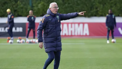 Craque Neto detona Seleção: 'Vamos ganhar Copa com Ibañez na lateral?'