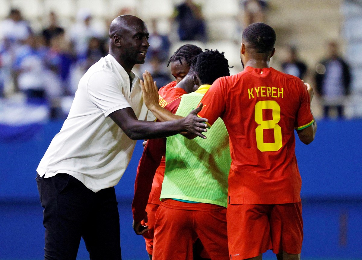 Gana demite Otto Addo a 3 semanas da Copa e cria clima de tensão nos Black Stars