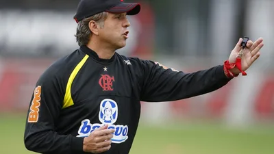 Rogério Lourenço conquista elenco do Flamengo com comunicação direta e personalidade