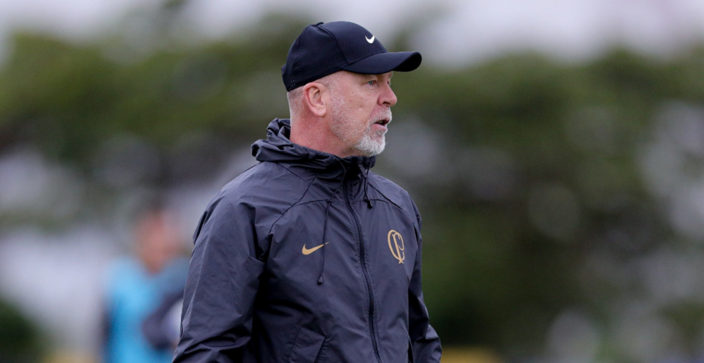 Mano Menezes planeja intertemporada em Itu para revolucionar o Corinthians