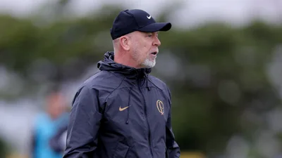 Mano Menezes planeja intertemporada em Itu para revolucionar o Corinthians