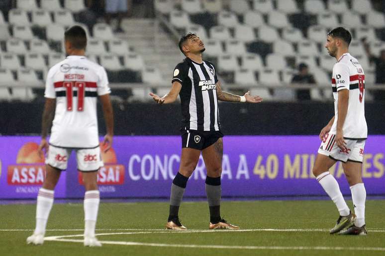 Botafogo e São Paulo reformulam estratégias para reconquistar sócio-torcedor
