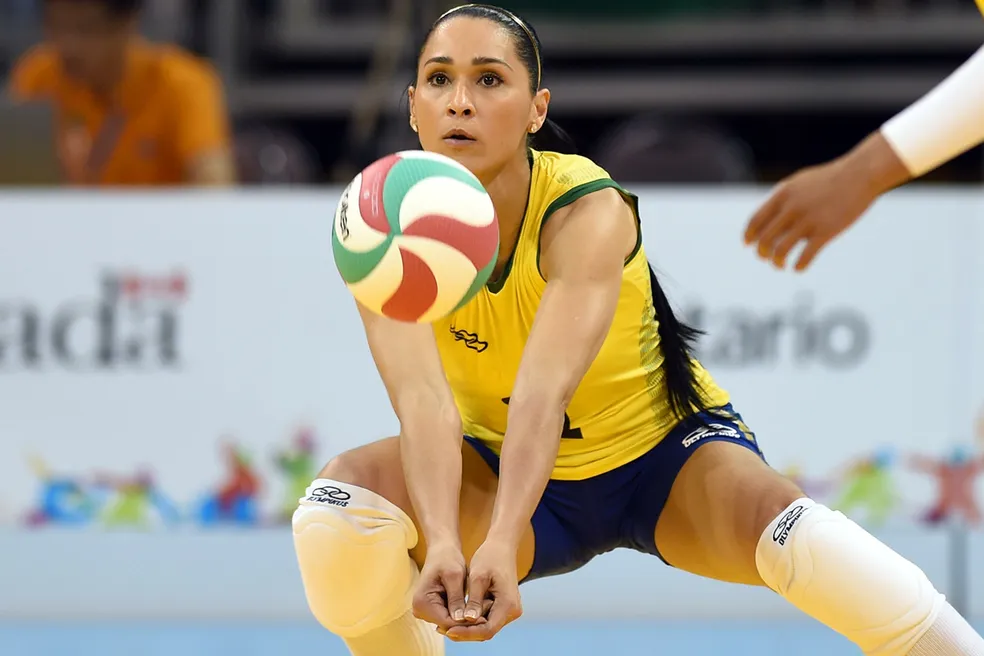 Jaqueline volta às quadras com orgulho — o retorno que inspirou uma geração