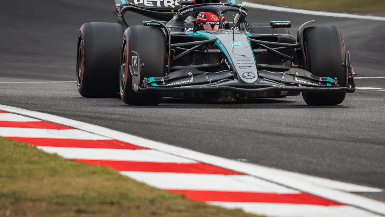 Hamilton revoluciona a F1: Do uniforme à passarela - A aerodinâmica da moda