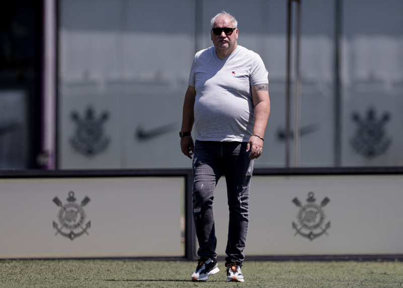 Diretor do Corinthians assume erro épico: 'Jamais faria contrato do Depay'