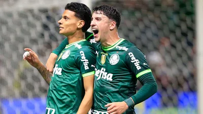 Palmeiras faturou R$ 650 mi vendendo — formar pra ganhar ou pra lucrar?