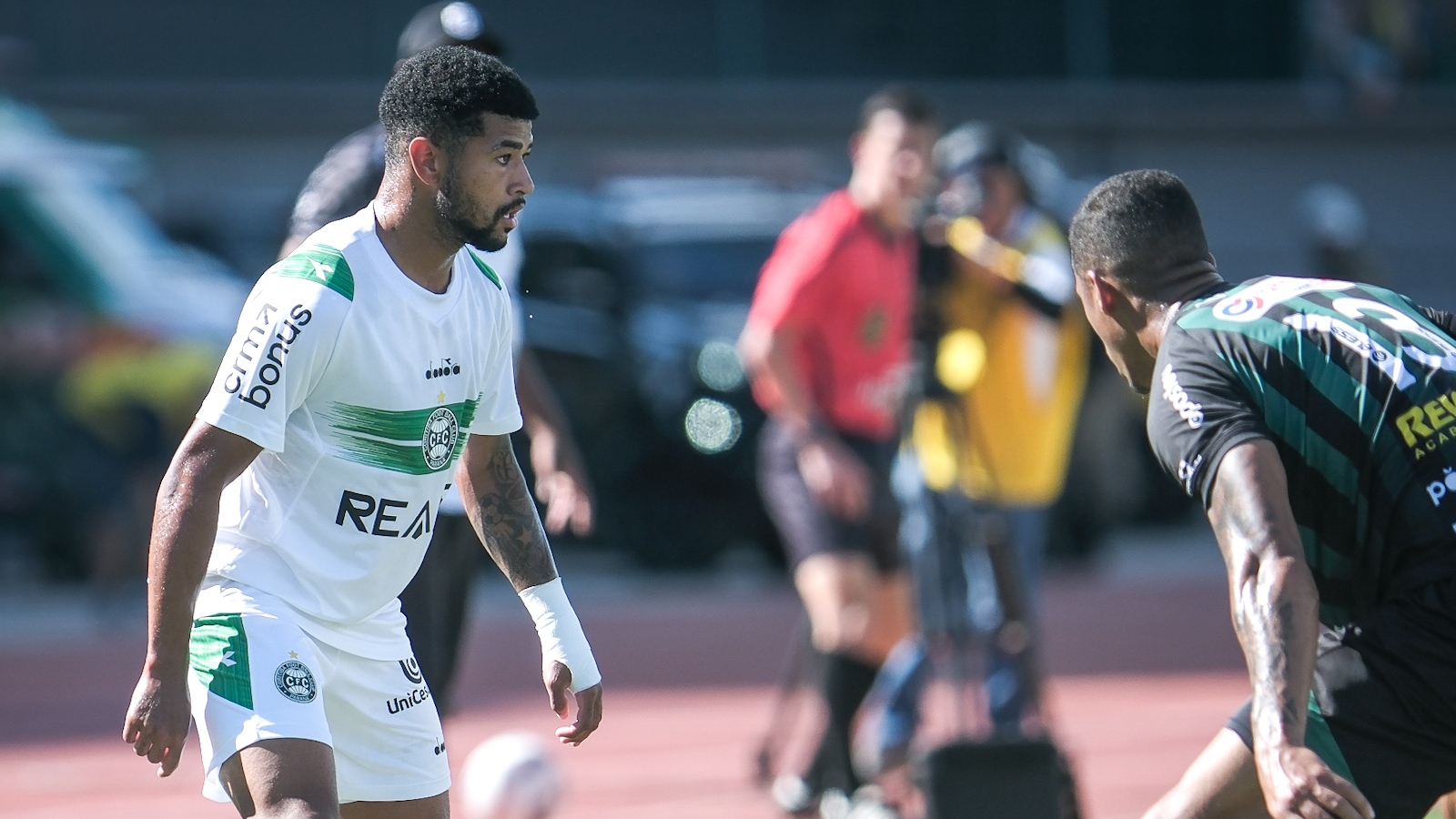 A Saga de Lucas Ronier no Coração do Coxa — Cem Jogos de Amor