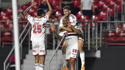 Calleri marca nos acréscimos contra Inter e mantém São Paulo na vice-liderança 2026