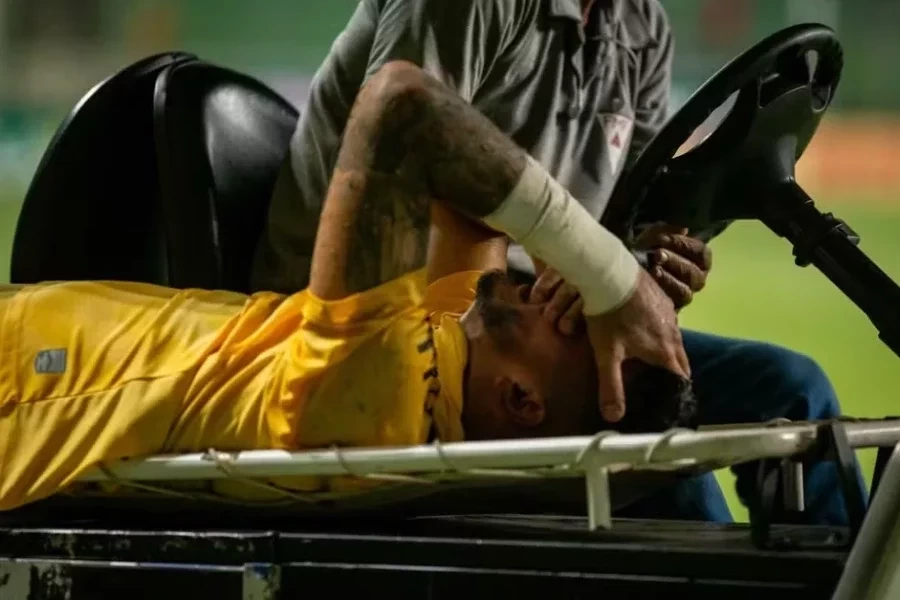 Agüero sofre ruptura no tendão de Aquiles em campeonato de veteranos na Argentina