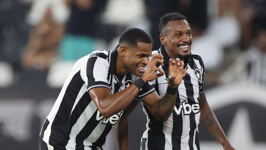 Características técnicas que incomodam a defesa alvinegra Cano volta e mantém re