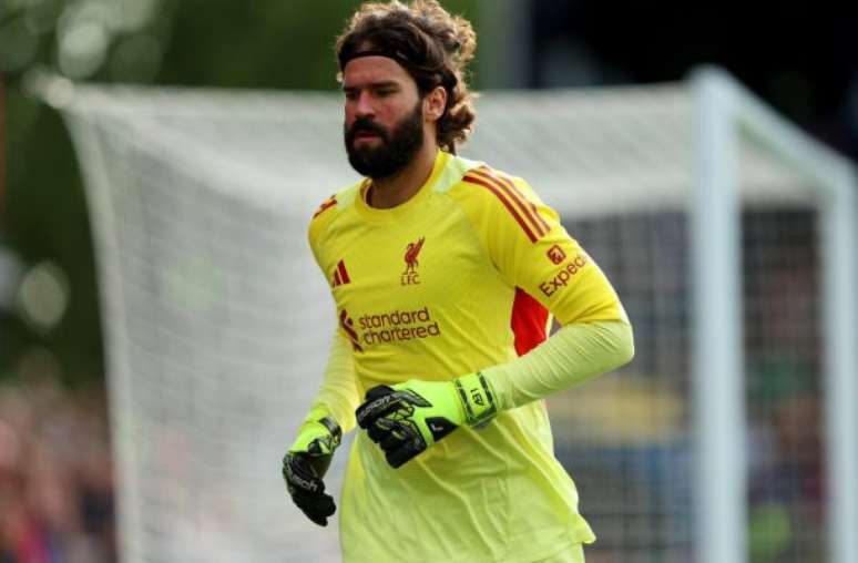 Lesão de Alisson pode afetar temporada do Liverpool até maio de 2025
