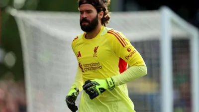 Lesão de Alisson pode afetar temporada do Liverpool até maio de 2025