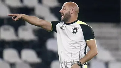 Franclim Carvalho é anunciado como técnico do Botafogo até 2027 com salário de R$ 800 mil mensais