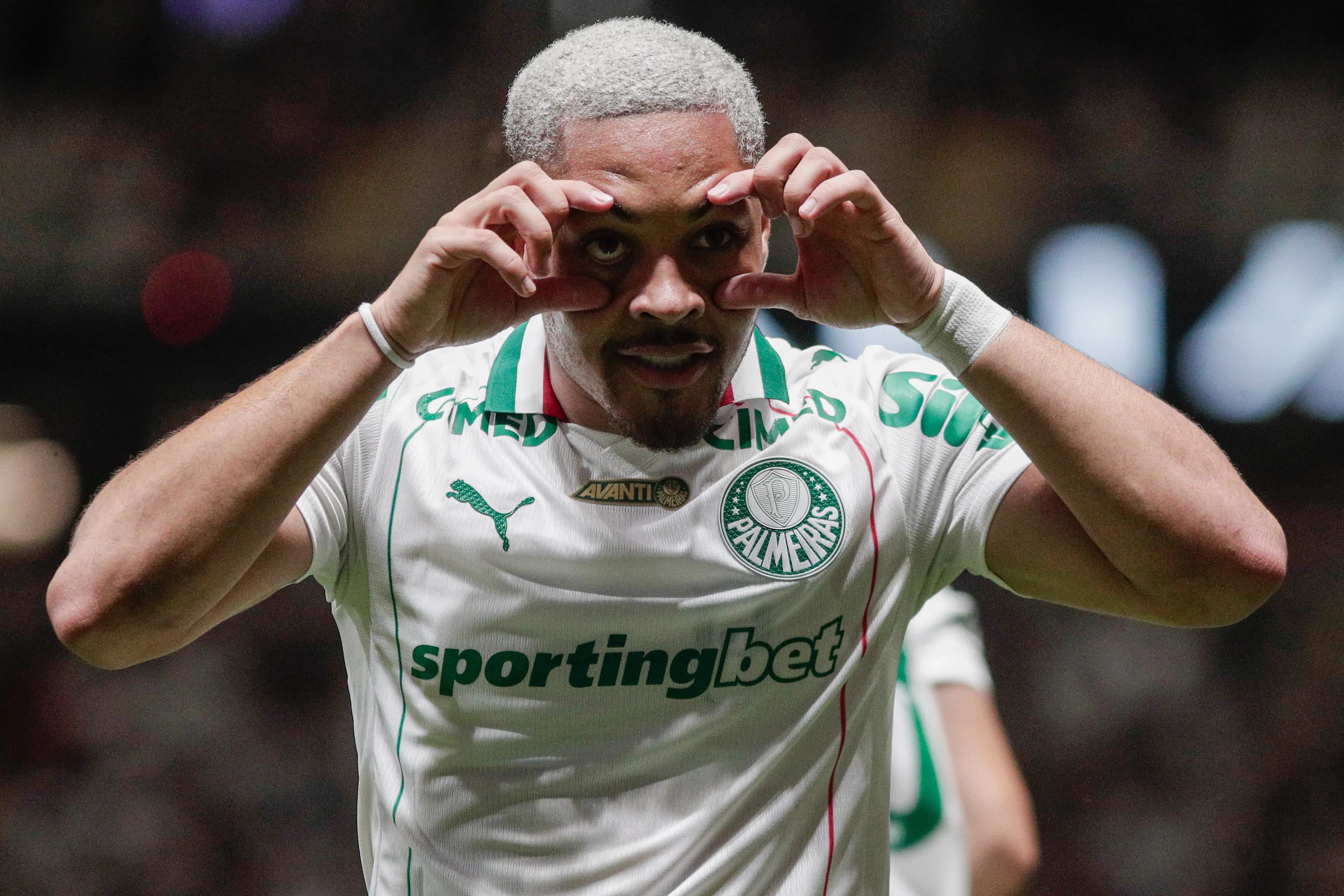 Vitor Roque e os desafios da janela de transferências Palmeiras recua de zagueir