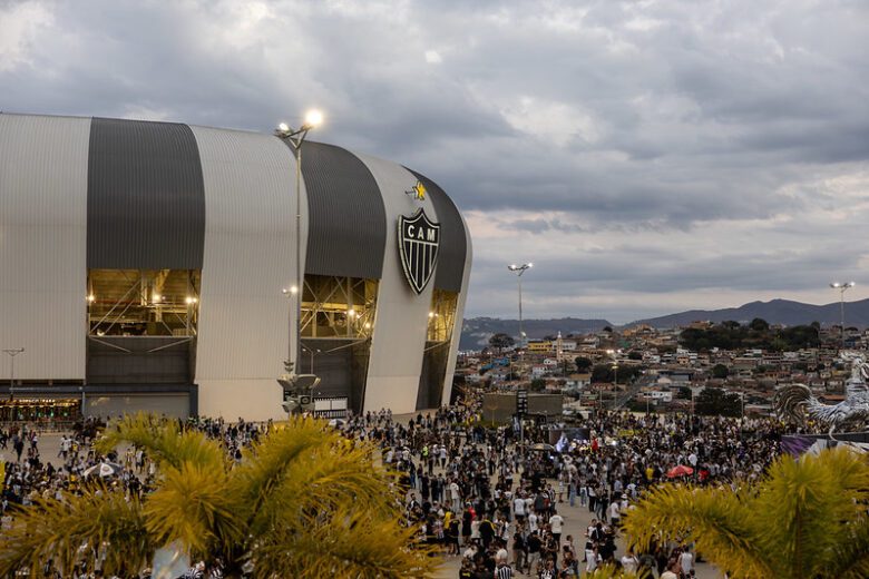 Reconhecimento facial em estádios — primeiro ano divide opiniões entre segurança e priv...