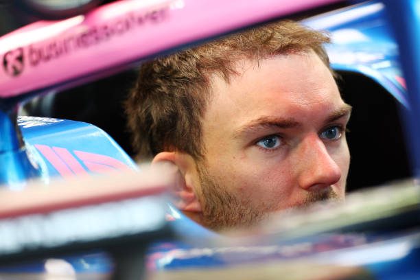 Pierre Gasly vira embaixador da Lacoste — nova tendência de pilotos da F1 na moda 2026