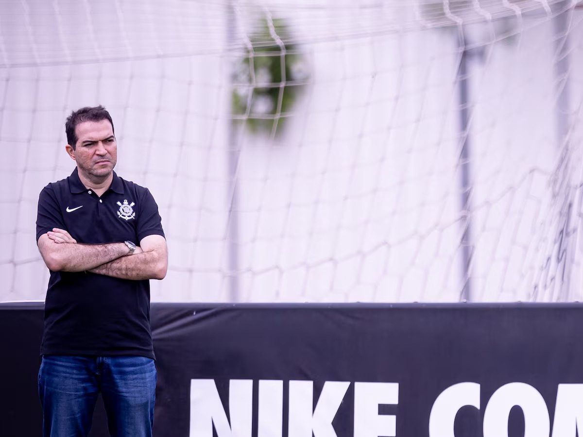 Cronologia do débito: da contratação ao calote Corinthians deve R$ 42 mi a Memph