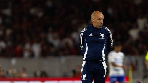 Como o elenco profundo minimiza problemas da Data FIFA 2026 — Leonardo Jardim no Flamengo