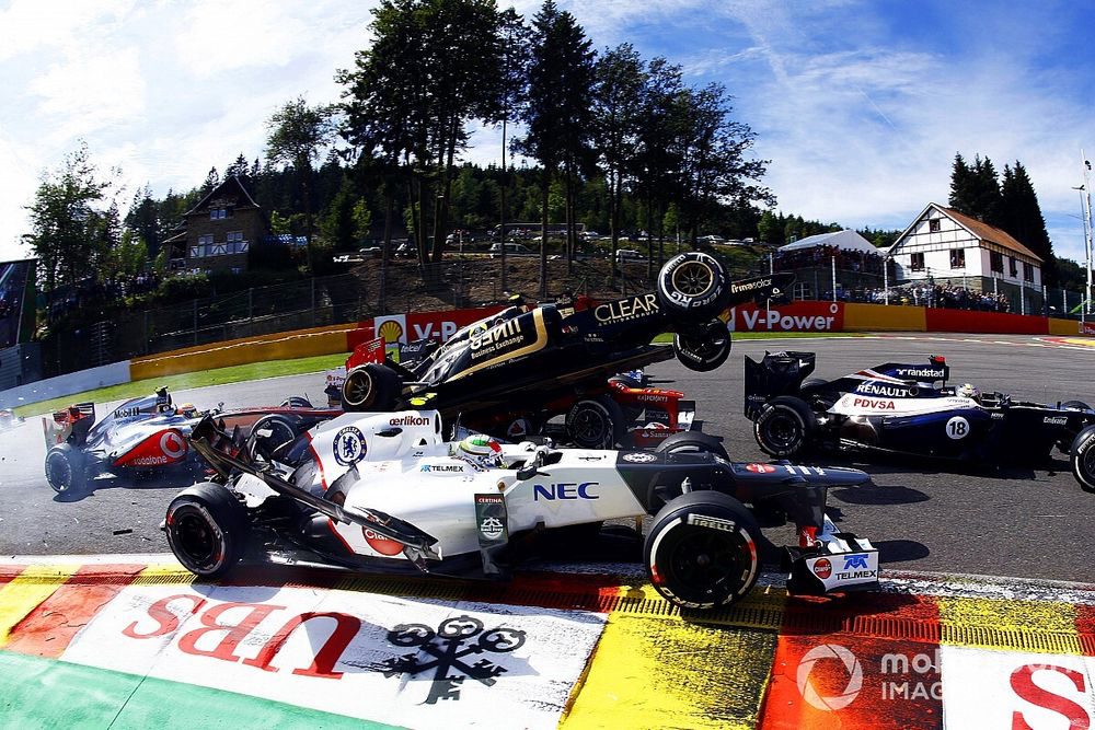 GPDA Entre o Silêncio Público e a Mobilização Interna Alexander Albon alerta sob