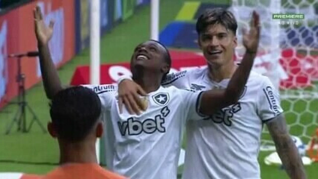 Pedrinho e John Textor em confronto verbal durante coletiva de imprensa antes do clássico Vasco x Botafogo