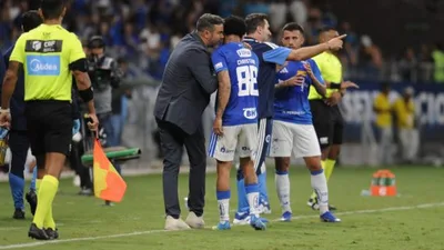 Mercado move Cruzeiro e Chapecoense em rodada decisiva das Séries A e B