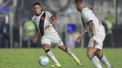 Vasco sem Brenner enfrenta desafio tático contra Botafogo no clássico