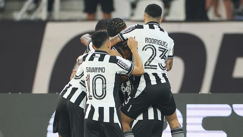 Modelo multi-clubes em xeque Crise Botafogo-Lyon trava mercado de jov