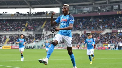 Napoli e Milan decidem Champions enquanto Barcelona ameaça liderança do Atlético