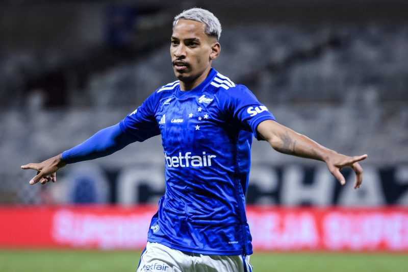 Cruzeiro economiza R$ 1 milhão por mês apostando em jovens da base na Libertadores