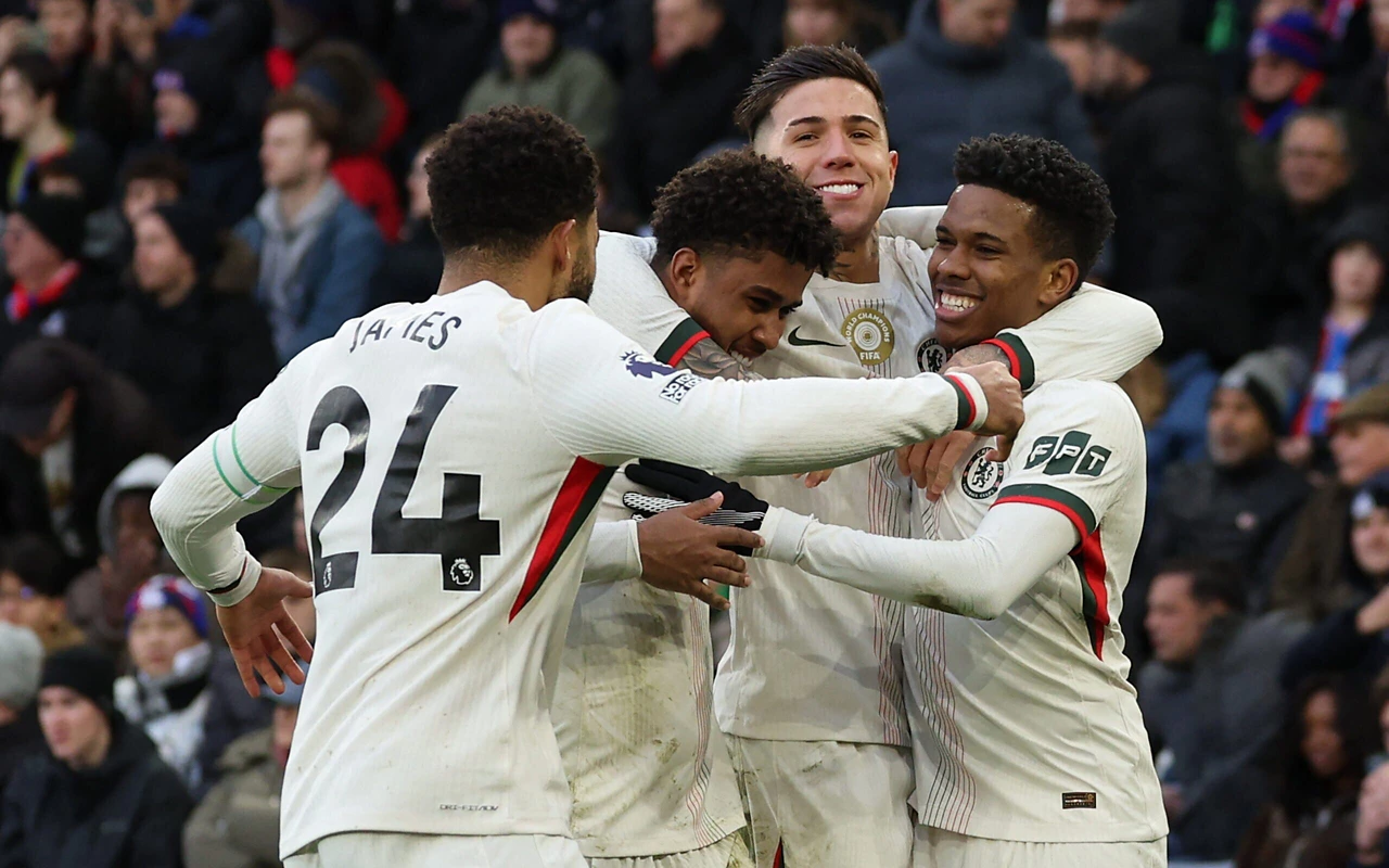 Trio brasileiro do Chelsea ameaça recorde histórico na FA Cup