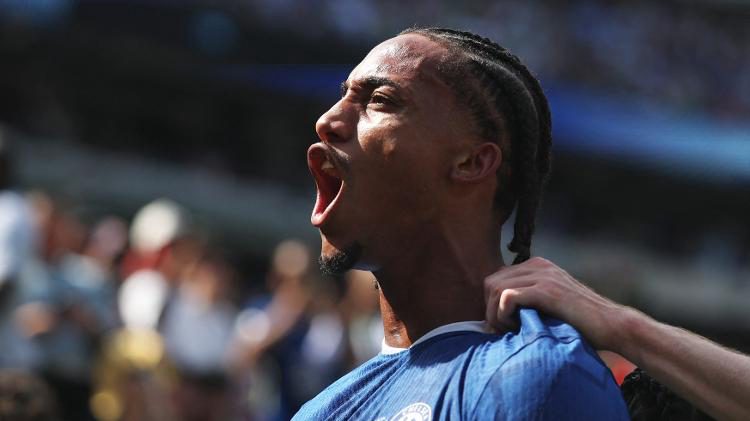 O recorde que resiste ao tempo Trio brasileiro do Chelsea ameaça record