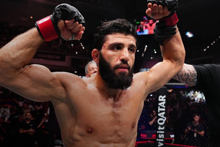 Arsenal técnico de Tsarukyan favorece controle de distância Wrestling de Tsaruky