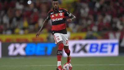 Bruno Henrique volta após um mês e Flamengo tenta quebrar sequência ruim