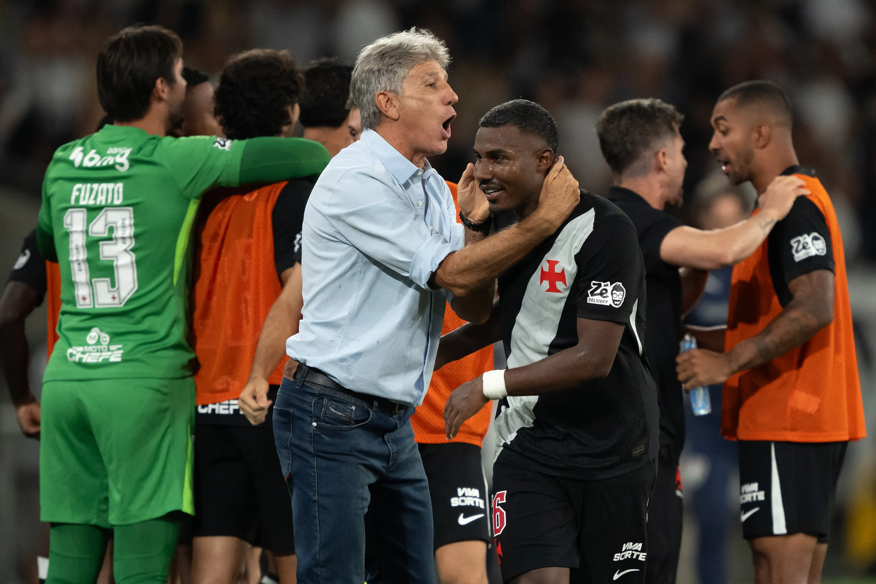 Renato Gaúcho invicto no Vasco mas ainda busca solução para vazamento defensivo