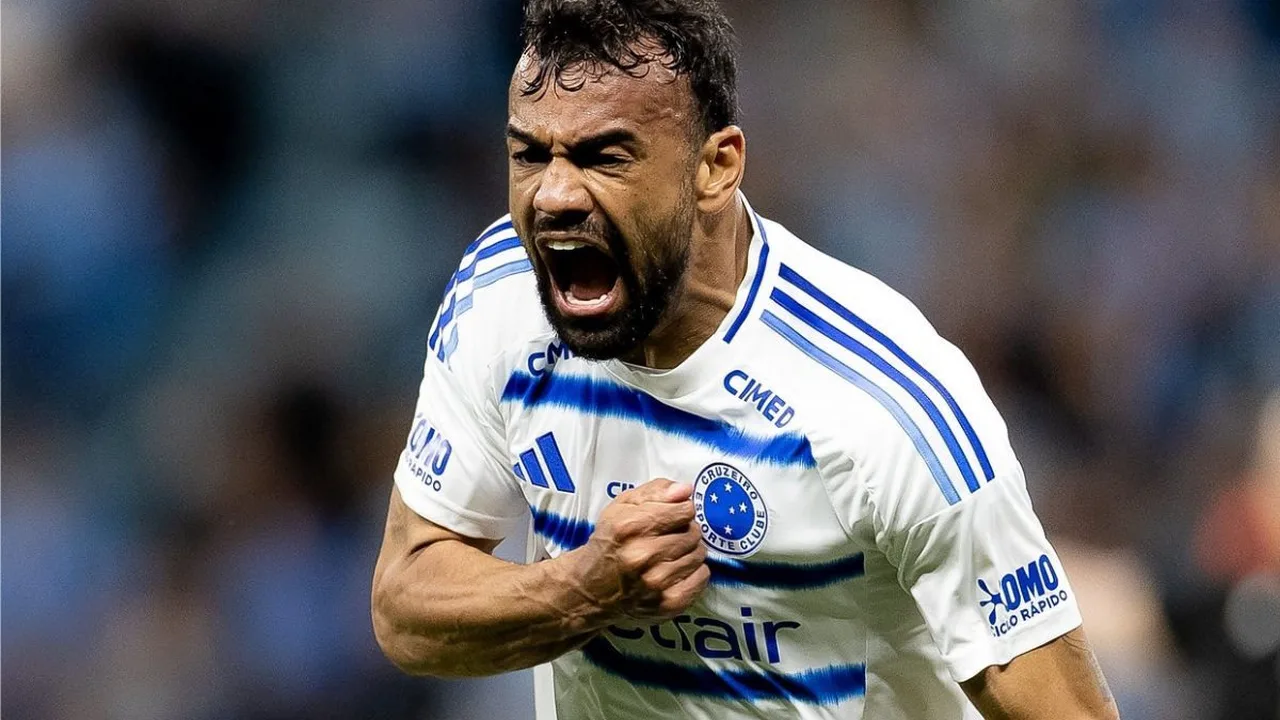 Artur Jorge orienta jogadores do Cruzeiro durante partida no Mineirão pela 9ª rodada do Brasileirão