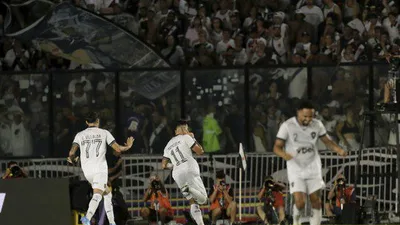 Botafogo vence Vasco de virada e confirma DNA de clássico dramático