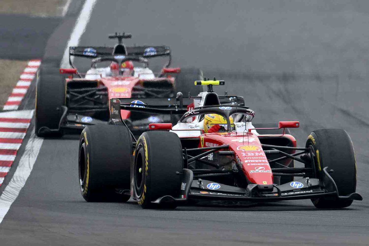 Hamilton conquista primeiro pódio com Ferrari após trabalho mais difícil da carreira