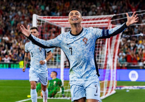 Cristiano Ronaldo enfrenta primeira crise como sócio do Almería por dívida de R$ 10 mi