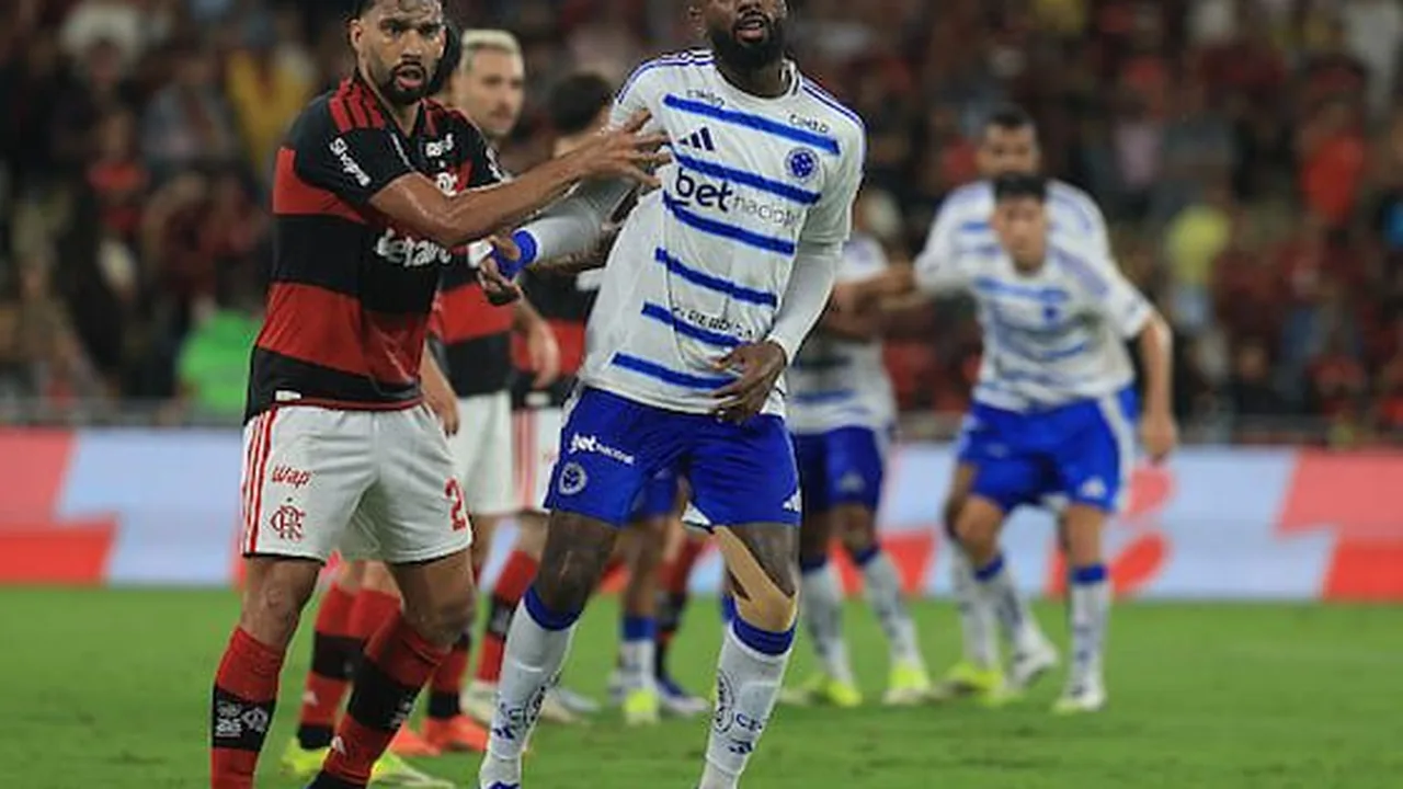 Gerson em campo pelo Flamengo antes da transferência para o futebol árabe