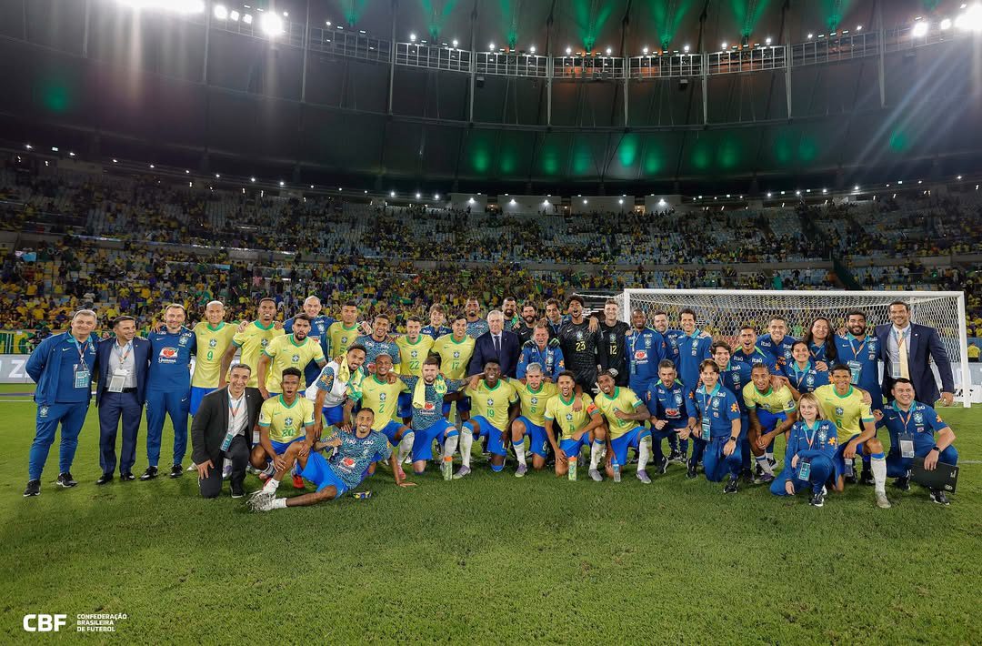 Mudanças táticas revelam novo Brasil Ancelotti testa cinco mudanças e busca r