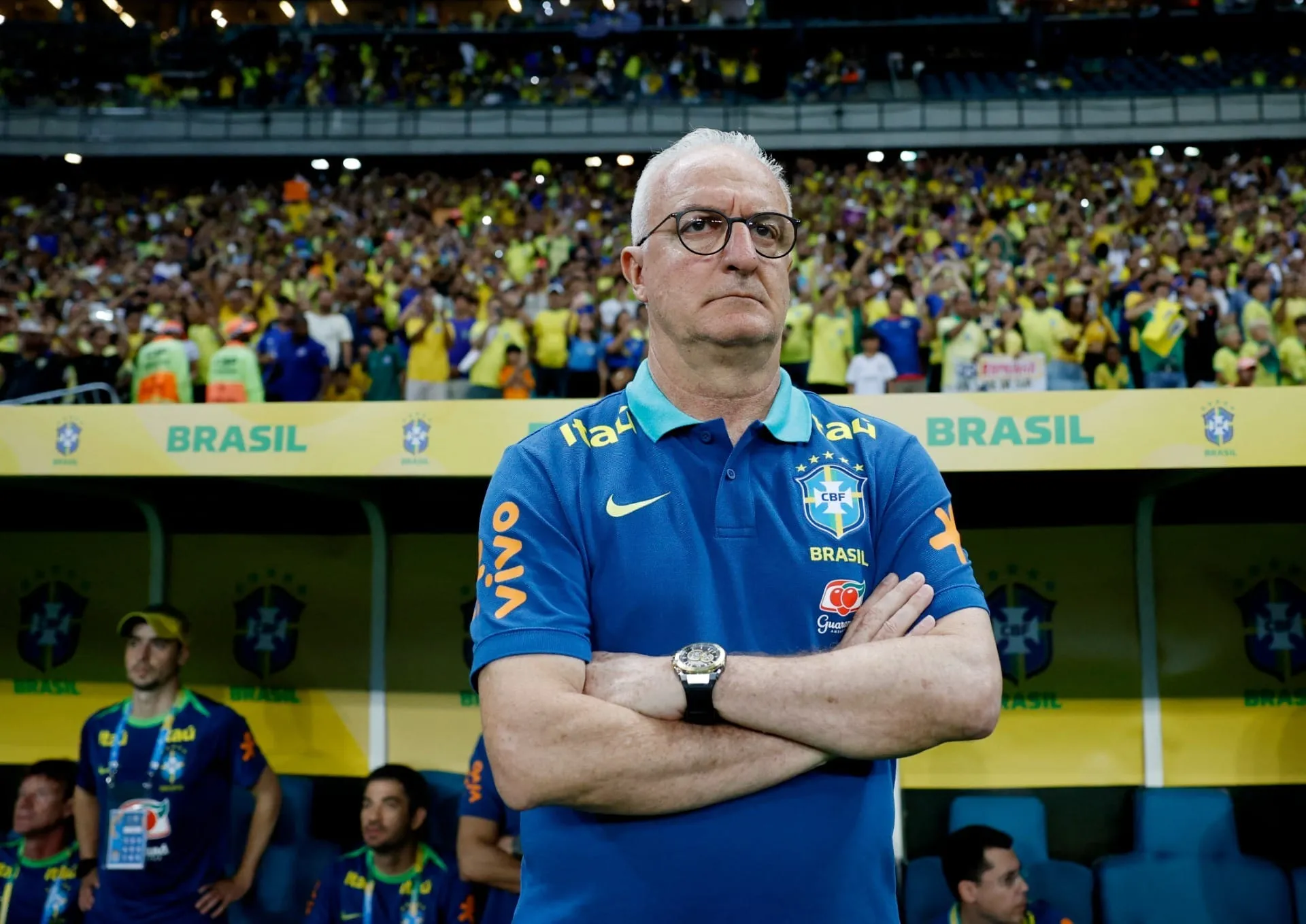 Pressão cresce sobre o comandante italiano Ancelotti testa cinco mudanças e busc