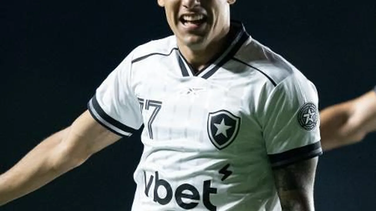 Jogadores do Botafogo cabisbaixos após sofrer goleada na Arena da Baixada