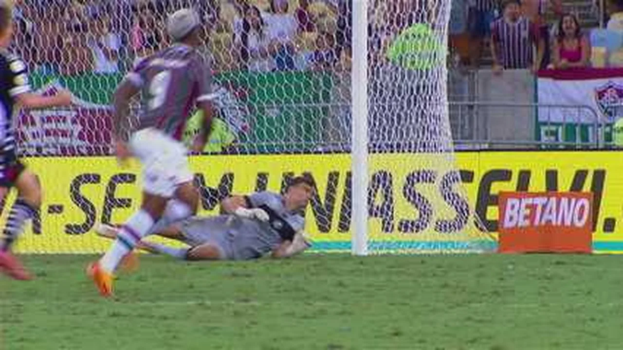 Jovens jogadores do Vasco treinando em São Januário preparando clássico contra Botafogo
