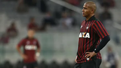 Walter marca gol da classificação e promete manter humildade no Inter