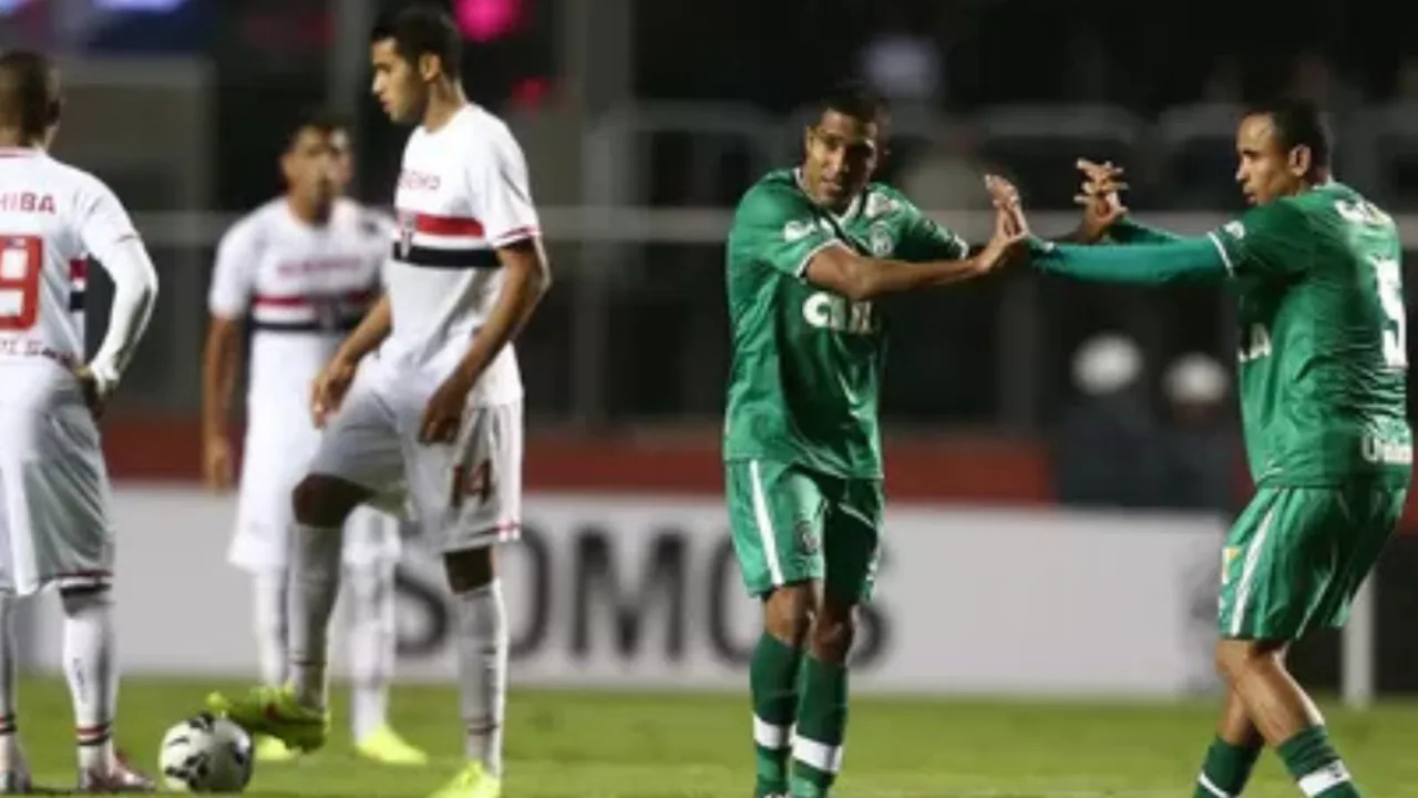 Arena Condá com arquibancadas vazias durante partida da Chapecoense na Série B 2024