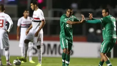 Chapecoense sofre com casa vazia e Vitória aproveita vantagem na Série B
