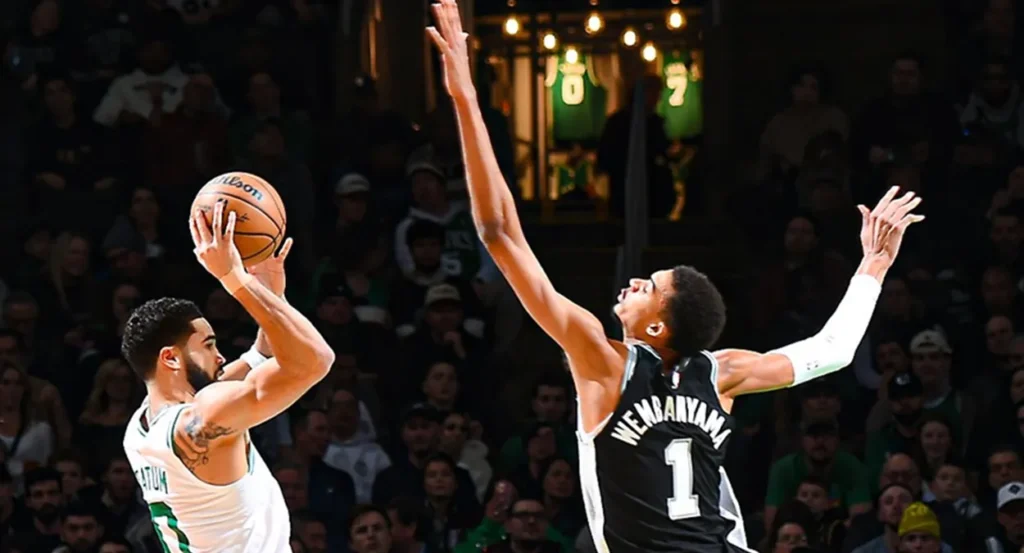 A revolução defensiva de Wembanyama transforma dinâmicas ofensivas Wembanyama en