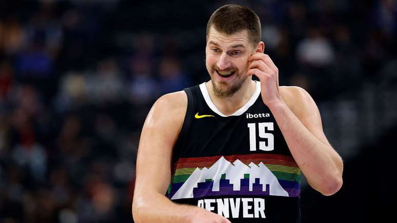 Jokic demonstra inteligência posicional compensando limitações físicas Wembanyam