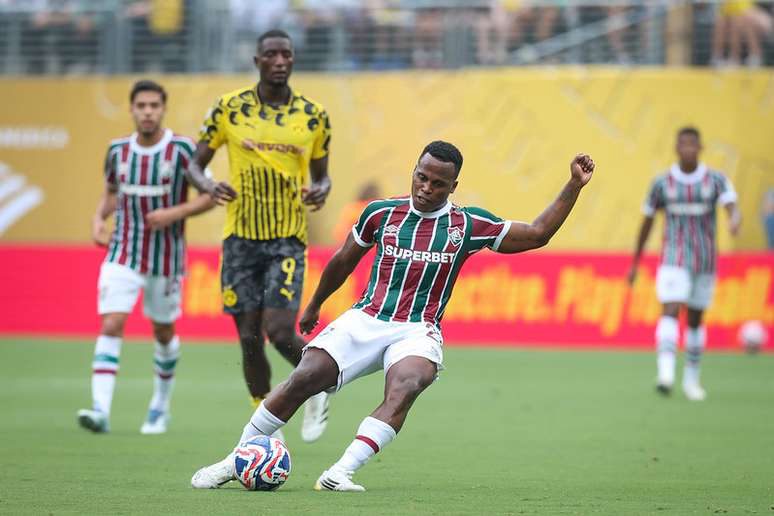 Perfil específico complica reposição no mercado Saída de Arboleda obriga São Pau